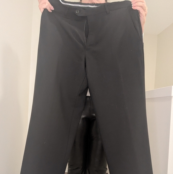 Giorgio Armani Black Suit | Classic Designer Two-Piece | Timeless Tailoring - Picture 16 of 16